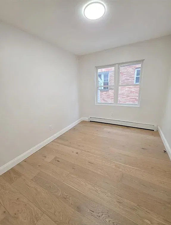 3 bed, 1000 sqft, $3,753 — Photo 4