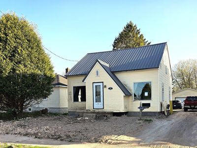1098 Maple St, Sault Sainte Marie, MI, 49783