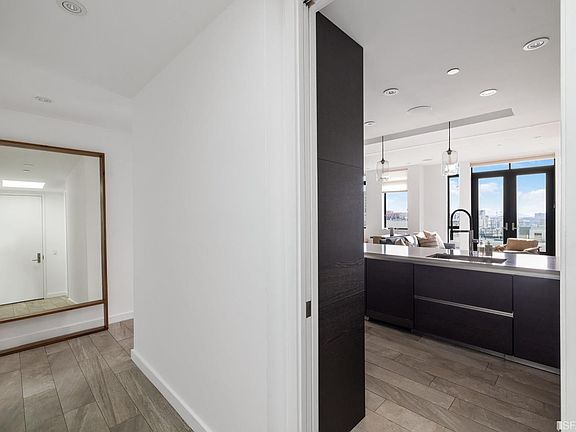 3rd image of 1601 Larkin St #502