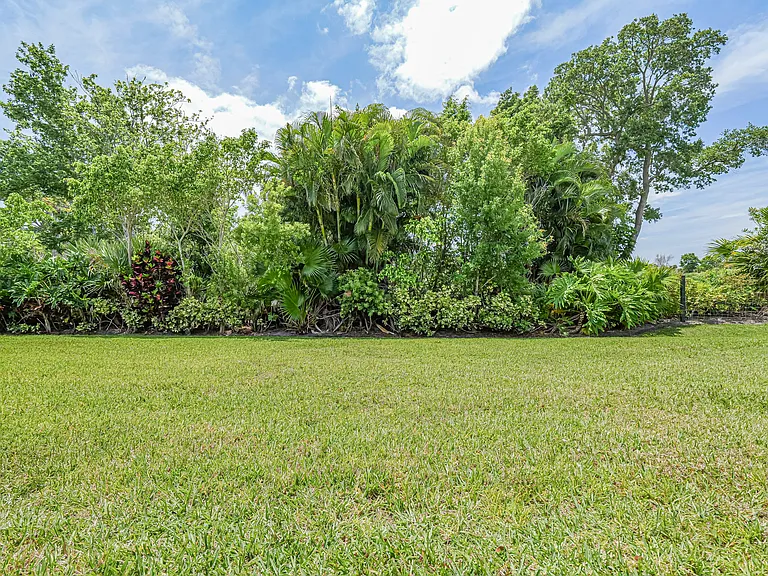 847 Lake Orchid Cir — Photo 34