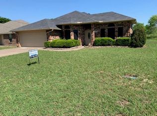 1701 Melody Cir, Kaufman, TX 75142