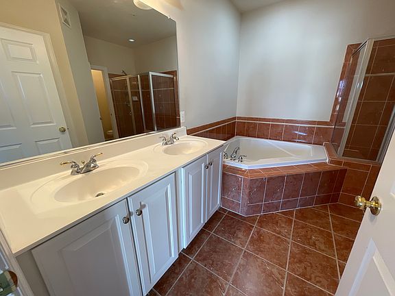 5th image of 635 Pelican Ave #635