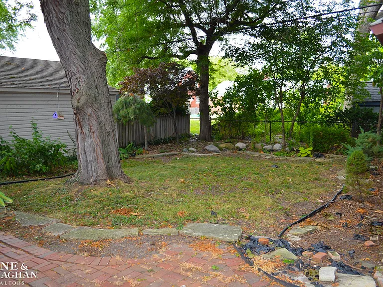 1932 Allard Ave — Photo 23
