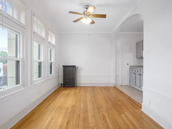 2342 N Spaulding Ave #204, Chicago, IL 60647