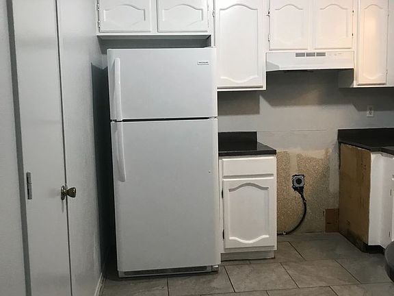 4th image of 318 E Saint Anne Pl #6663777