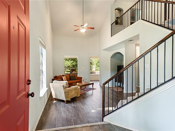 5th image of 2308 Sweet Clover Dr