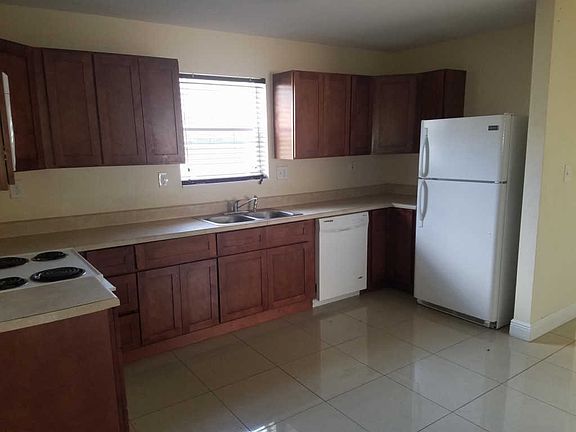 5th image of 171 NE 35th Ct
