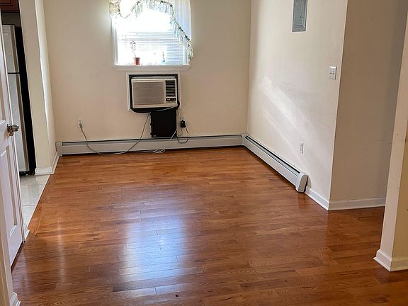 3rd image of 146-26 230th Pl Floor 1