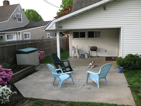 4th image of 15 Straw Ln