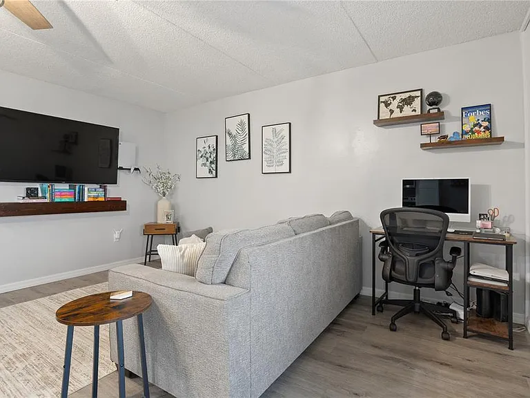 1154 Paseo Del Sol #B — Photo 4