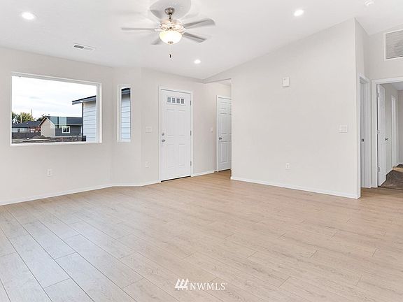 4th image of 1015 E Mount Baker St