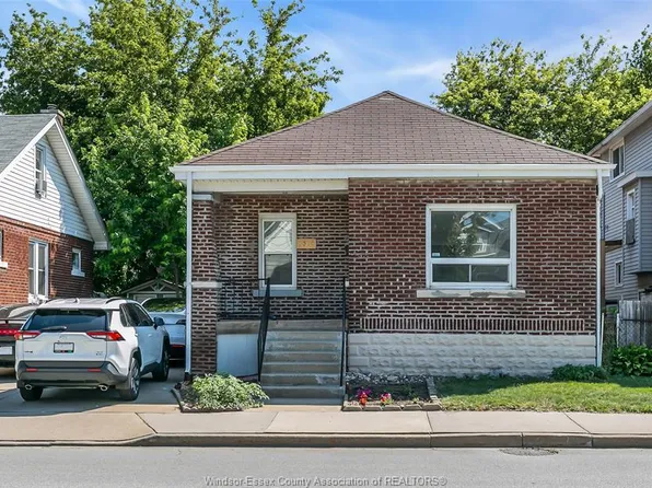 2366 Howard Ave, Windsor, ON N8X 3V3