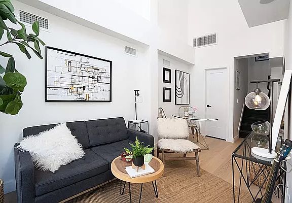 3rd image of 394 Kosciuszko St APT 4A