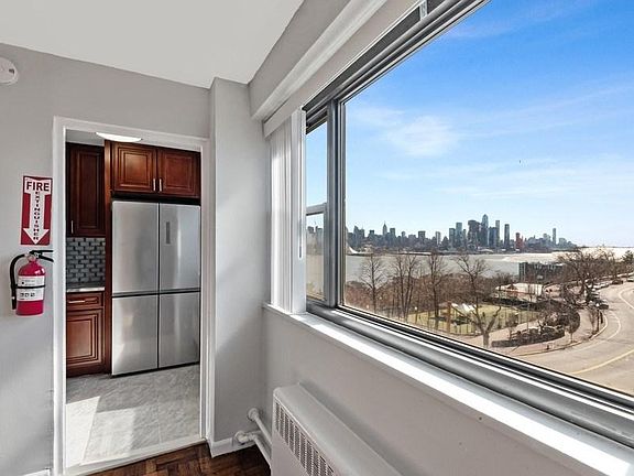 2nd image of 6515 Kennedy Blvd E APT 4P