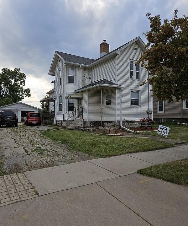 1st image of 425 Monroe St