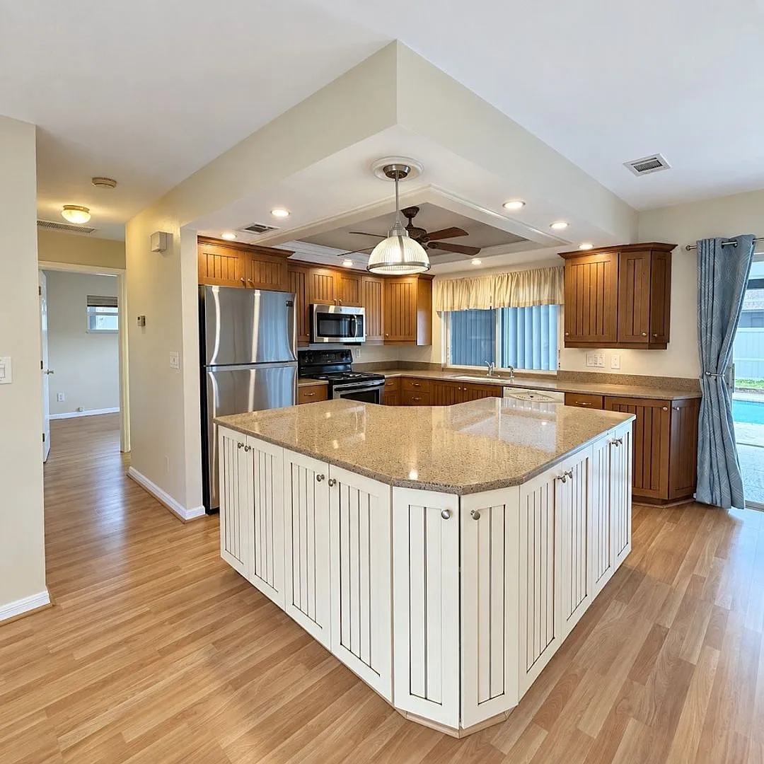 3 Bedroom/2 Bathroom Home with Pool — Photo 4
