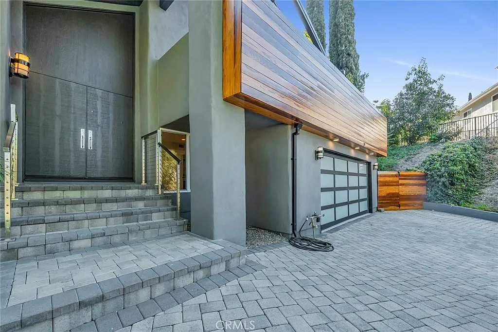 5 bed, 2574 sqft, $8,500 — Photo 3