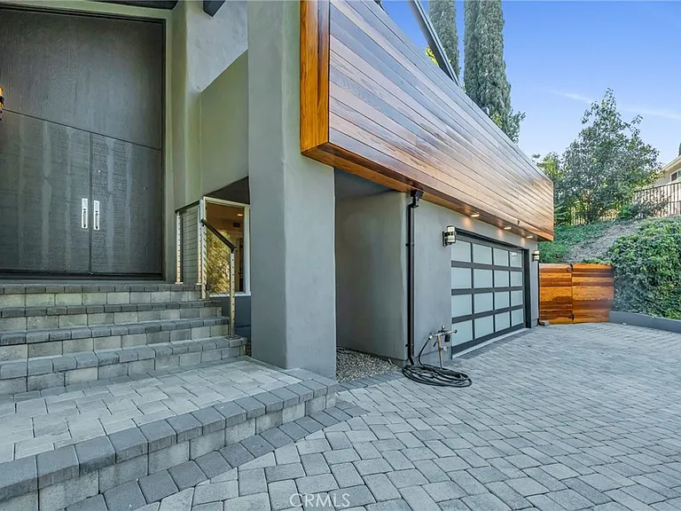 4642 Poe Ave — Photo 3