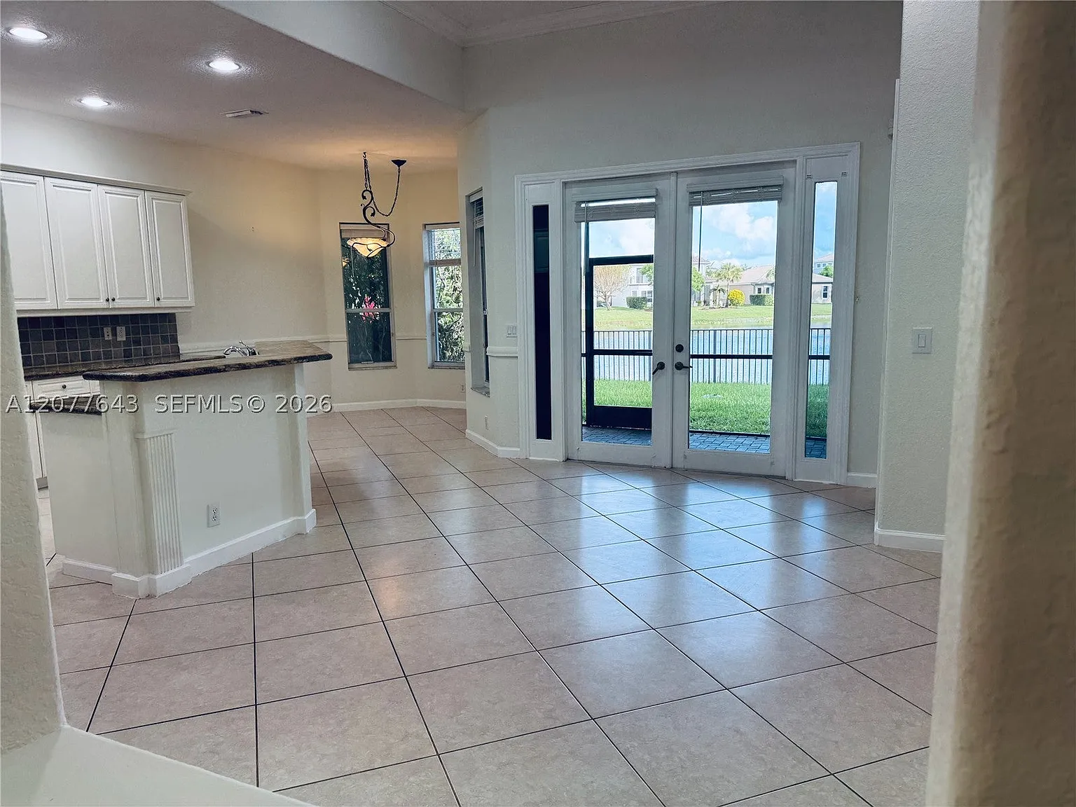4 bed, 2400 sqft, $6,000 — Photo 3