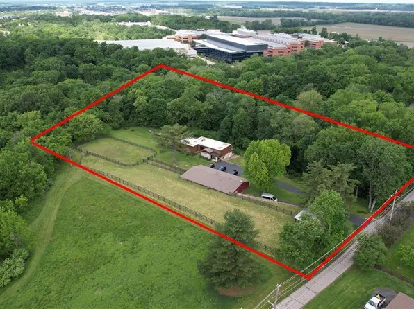16 West Dr, Chesterfield, MO 63017