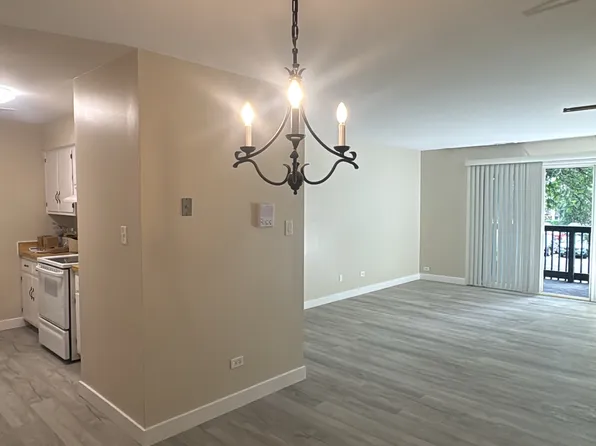 1480 Stonebridge Cir APT D8, Wheaton, IL 60189