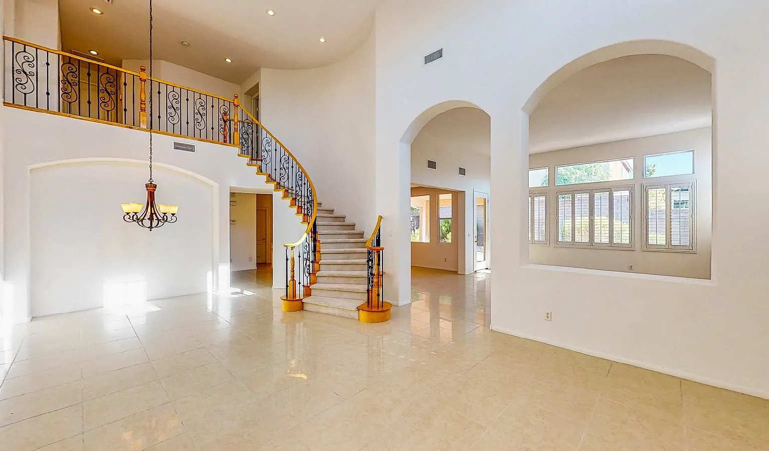 4 bed, 3.0 bath, 2902 sqft, $2,500 — Photo 1