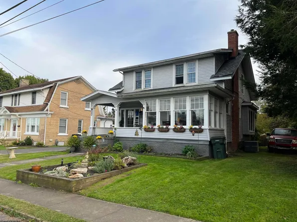 38 Boggess St, Buckhannon, WV 26201