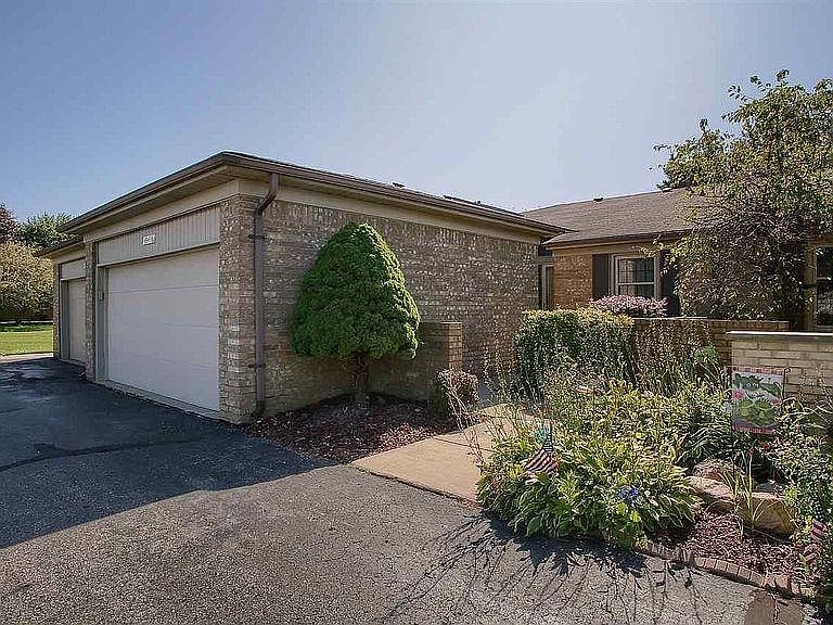 1st image of 49436 Tarrytown Ct