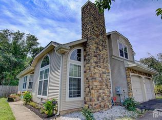 24 Foxchase Dr, Burlington, NJ 08016