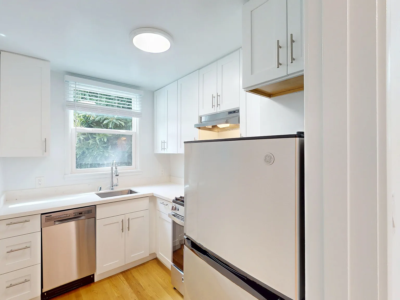 Spacious Studio in Castro / Dolores Park | Dishwasher | Pet Friendly — Photo 4