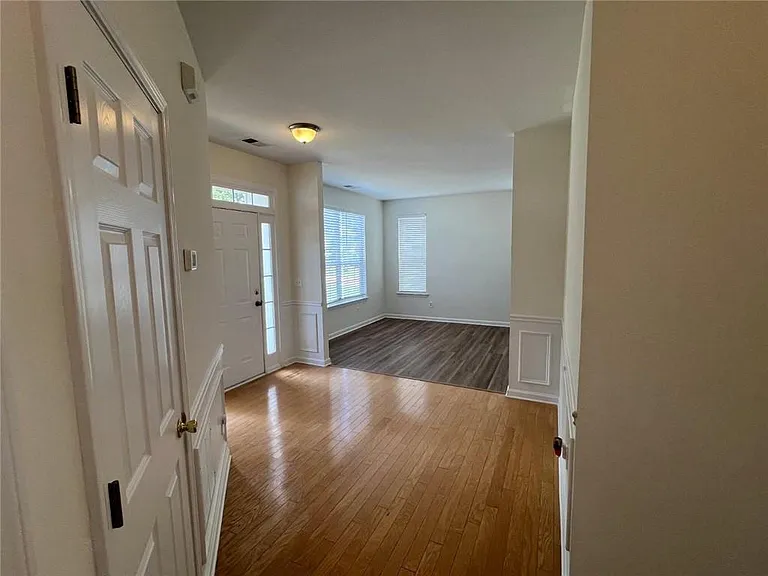 421 Holland Springs Dr — Photo 3
