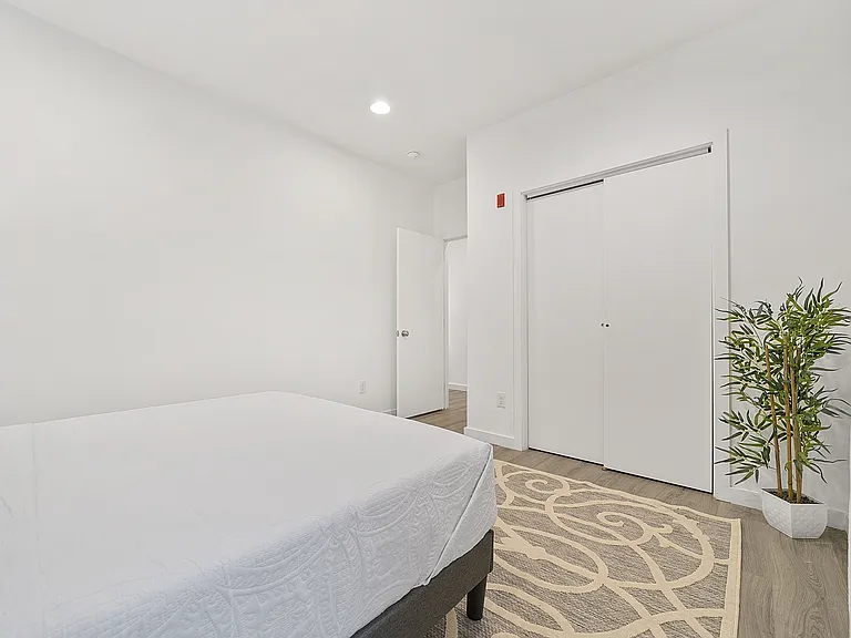2318 N Park Ave #2R — Photo 24