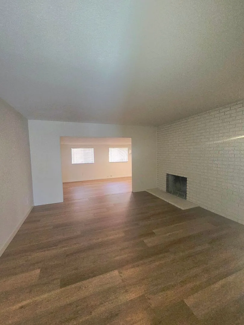 Spacious 4 bed 2 Bath Home Completely Renovated — Photo 2