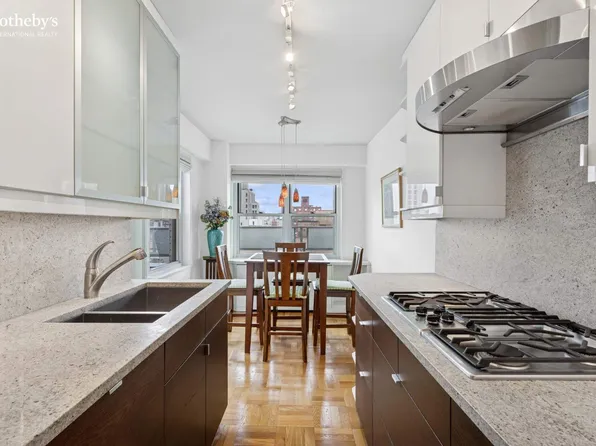 301 East 75th Street image 8 of 30