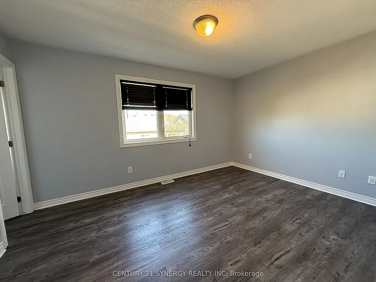 921 Messor Cres — Photo 13