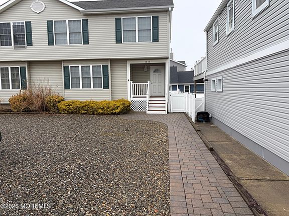 3rd image of 1615 Boulevard