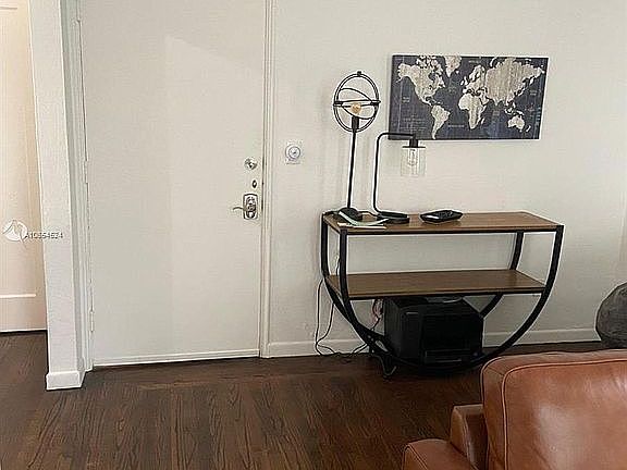 5th image of 1535 Meridian Ave APT 1