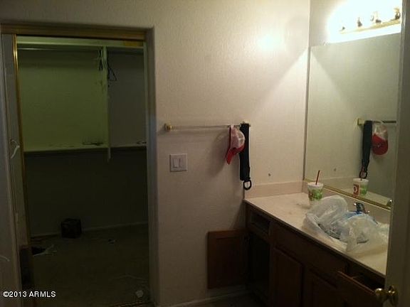 5th image of 16552 W Moreland St