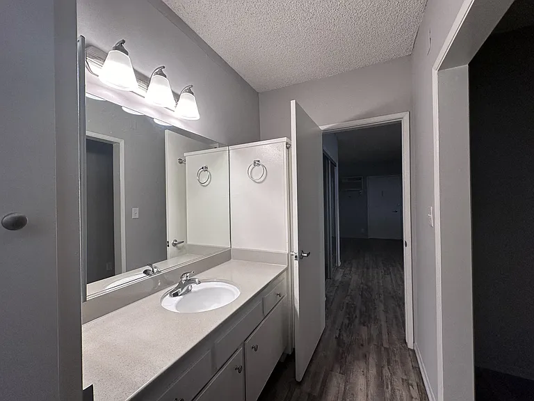 Lido Apartments - 3610 Midvale Ave — Photo 8