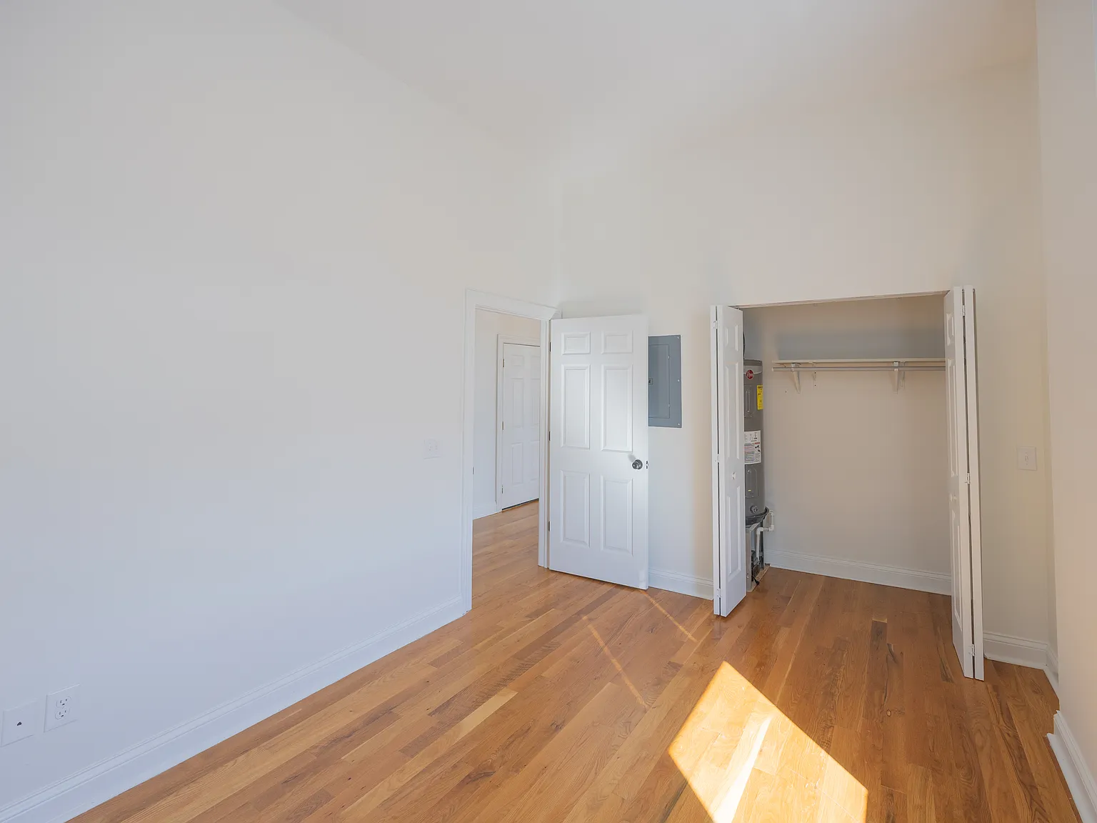 2 bed, 870 sqft, $1,725 — Photo 3