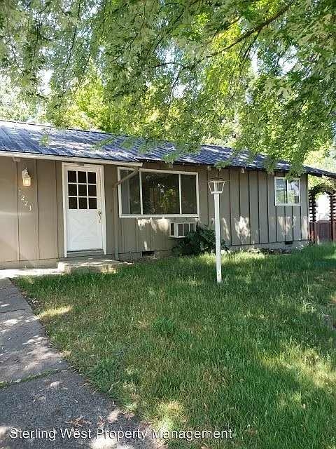 1223 Valley View Dr photo 1