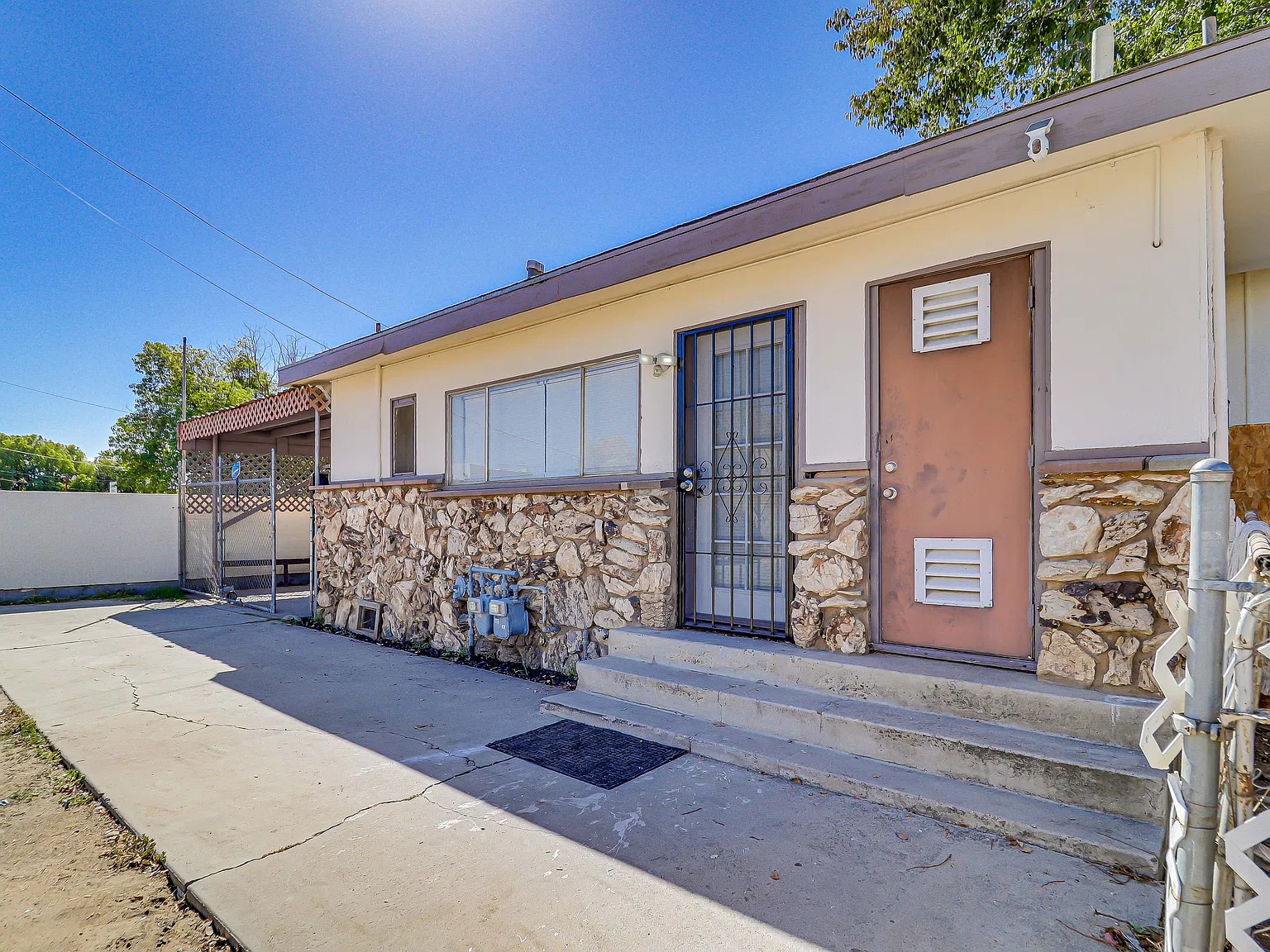 Studio, 500 sqft, $1,000 — Photo 1