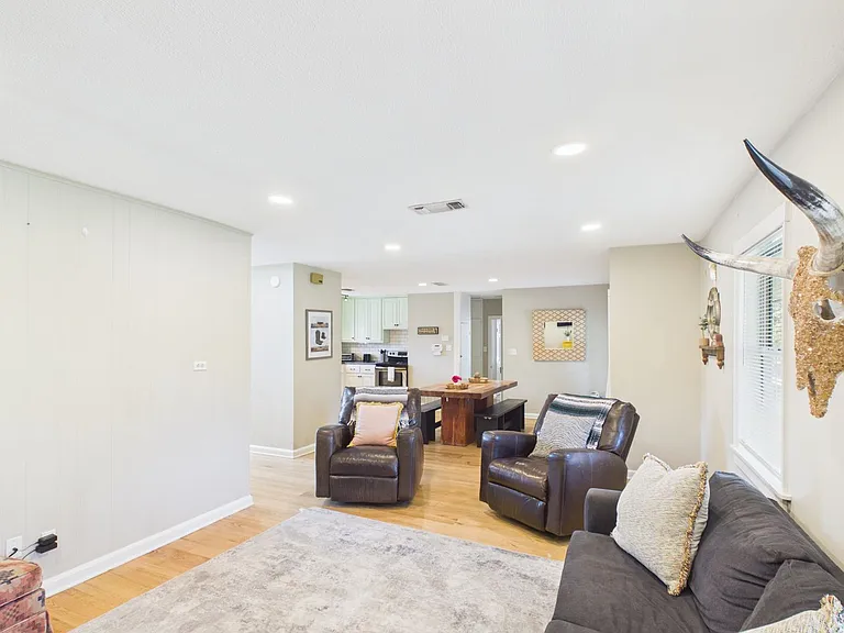 510 S Olive St — Photo 12