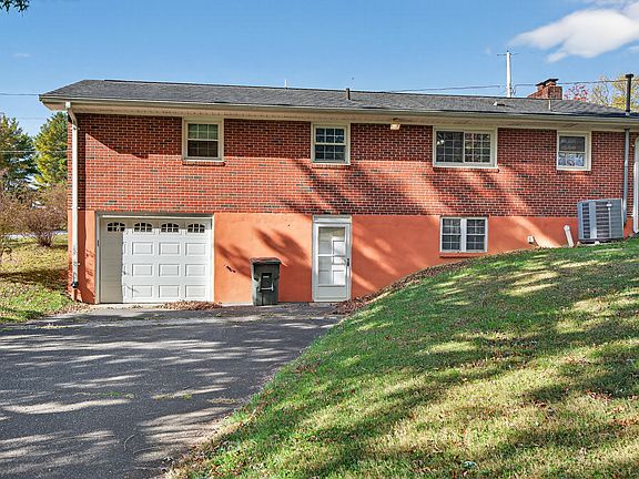 4th image of 316 Morningside Dr NE