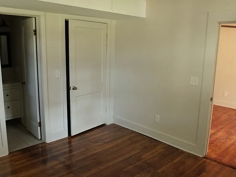 1007 Auburn St — Photo 9