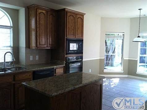 3rd image of 812 Soapberry Dr