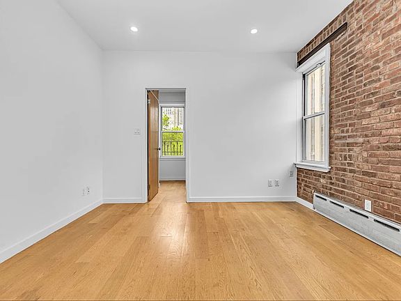 2nd image of 75 Baxter St APT 25