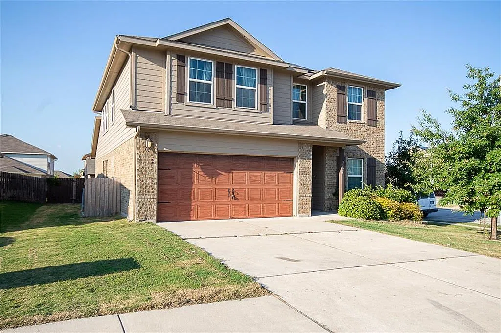 4 bed, 2.5 bath, 2500 sqft, $2,375 — Photo 1