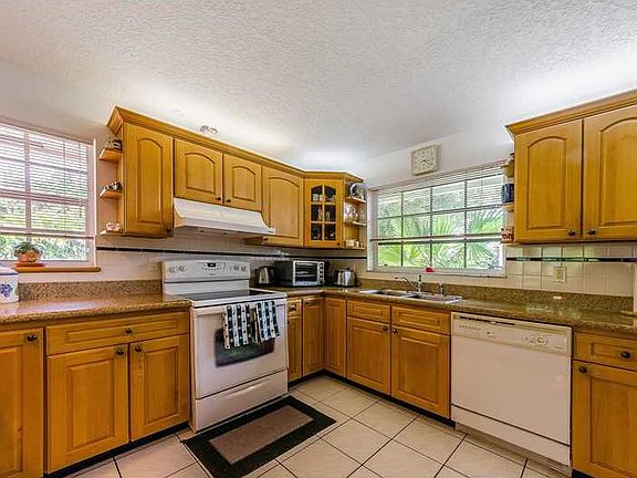 5th image of 14135 SW 88th Ave