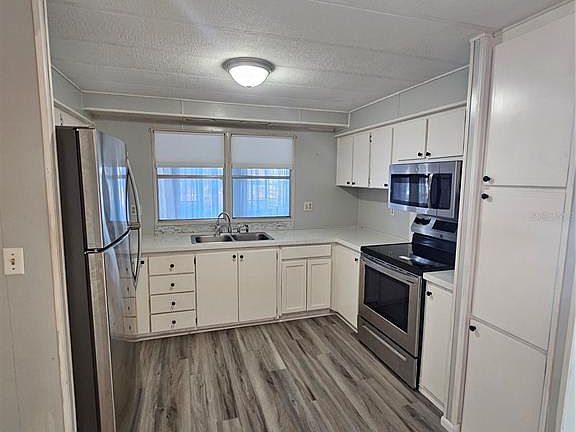 5th image of 30 Riverview Dr